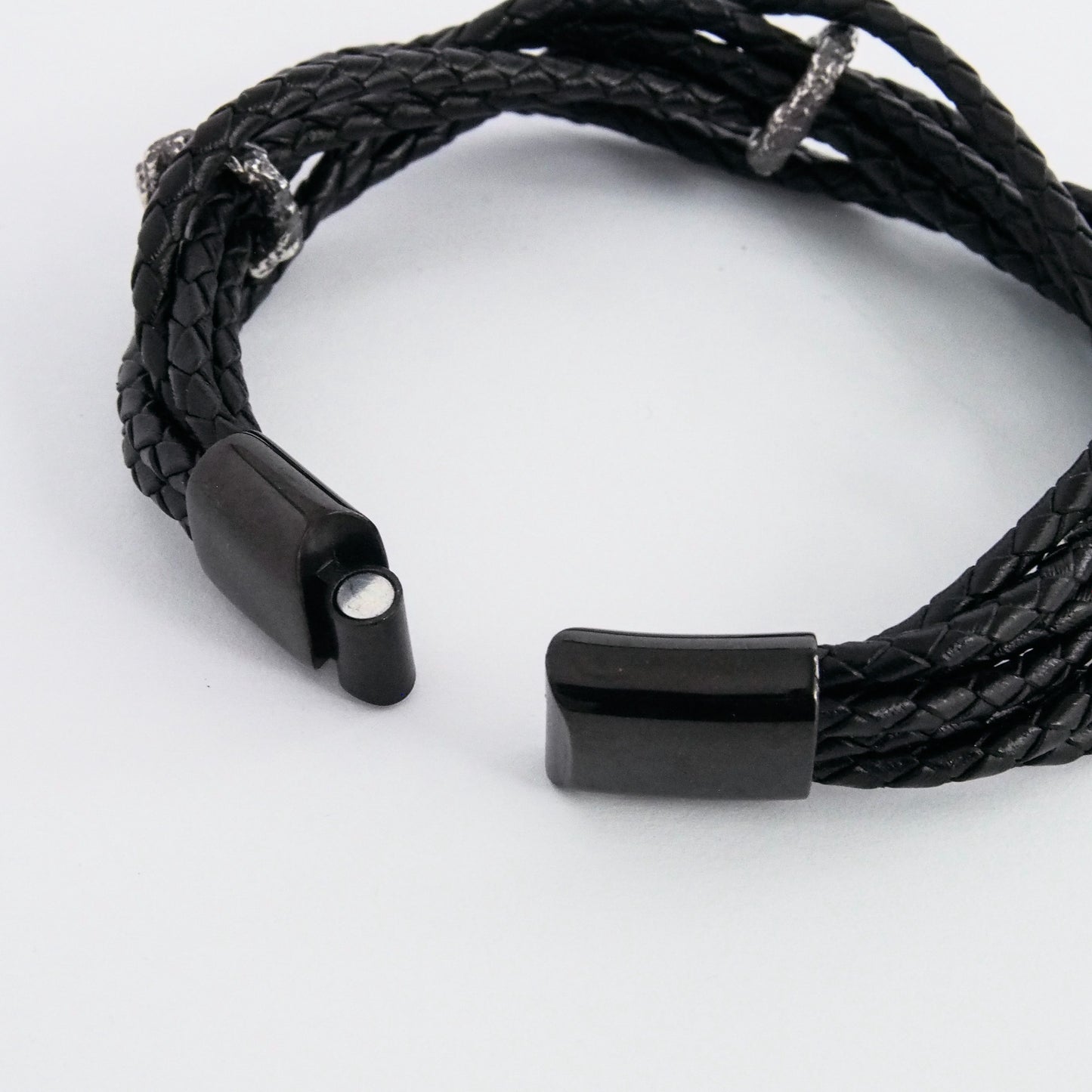 Bracelet unisexe en cuir tressé avec fermoir magnétique