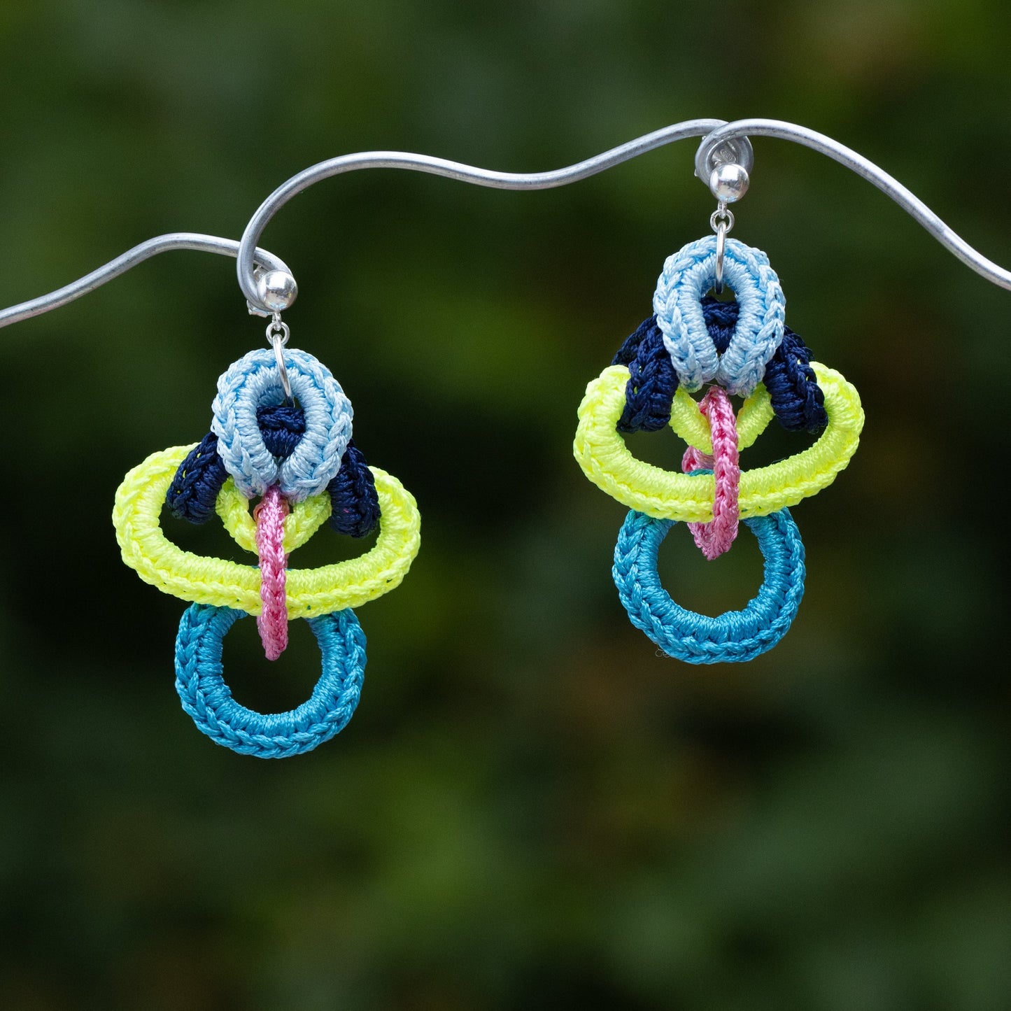 Boucles d'oreilles Femina crochetées à la main par artisane _ Atelier Chicoine