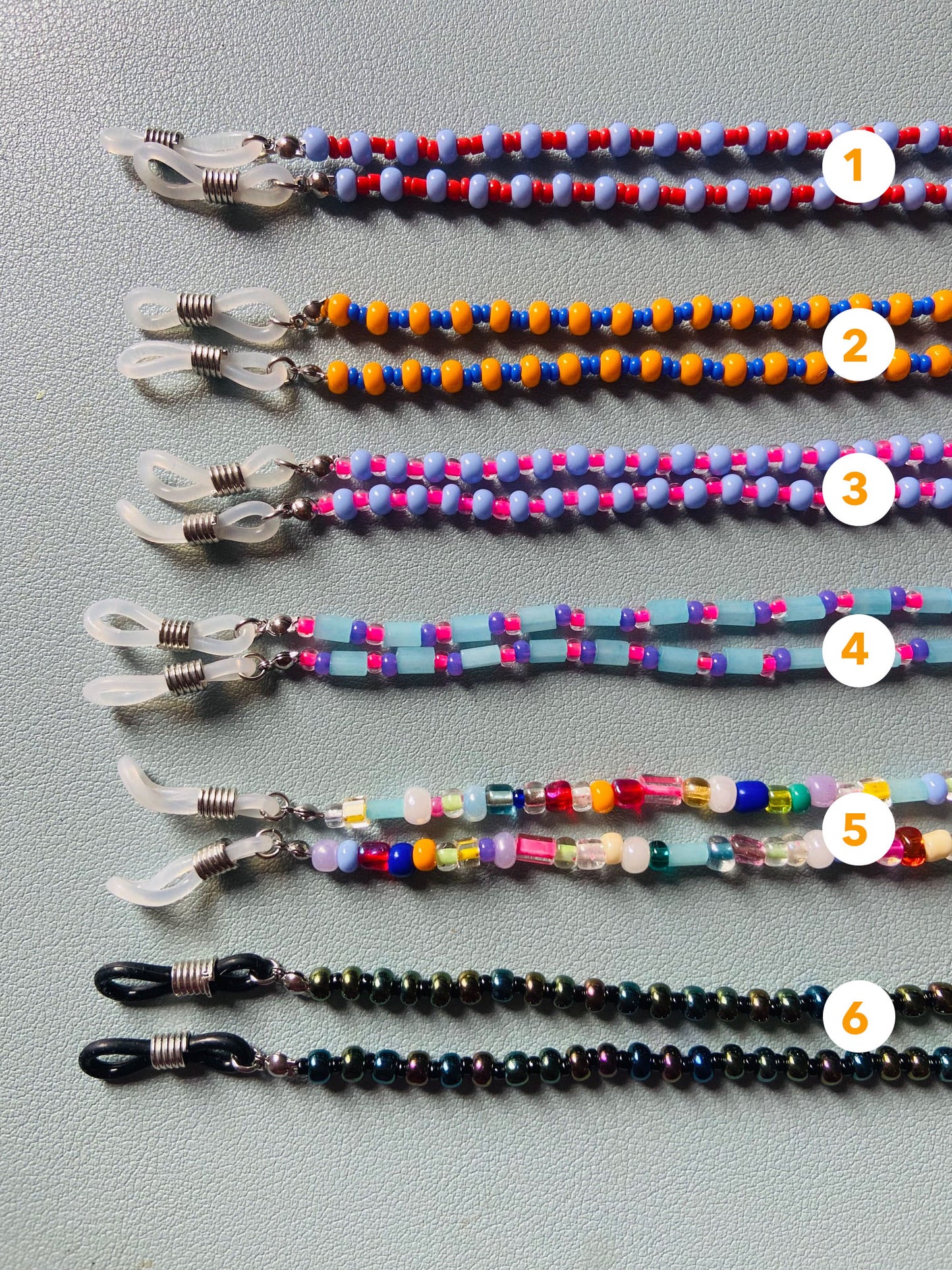 Chaînes à lunettes colorées